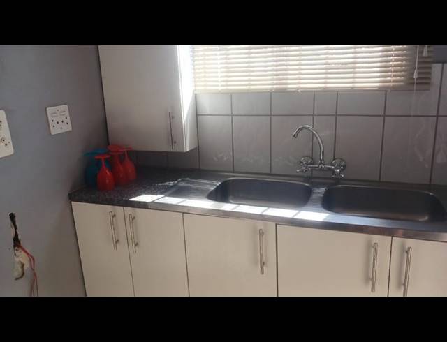 OFFICE PROPERTY TO RENT IN CROSSMOOR